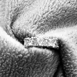 Elegant Silver Cubic Zirconia Women's Ring size 6